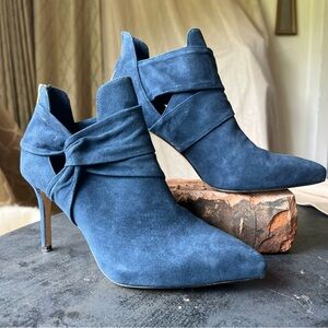 White House Black Market Chloe Side Twist Bootue blue suede wedding prom size 7M